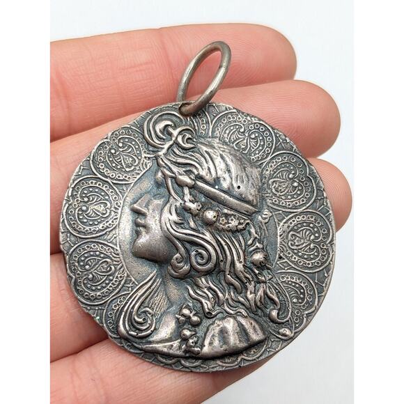 Large Sterling Silver Beautiful Art Nouveau Woman Lady Detailed Vintage Pendant - Picture 4 of 11